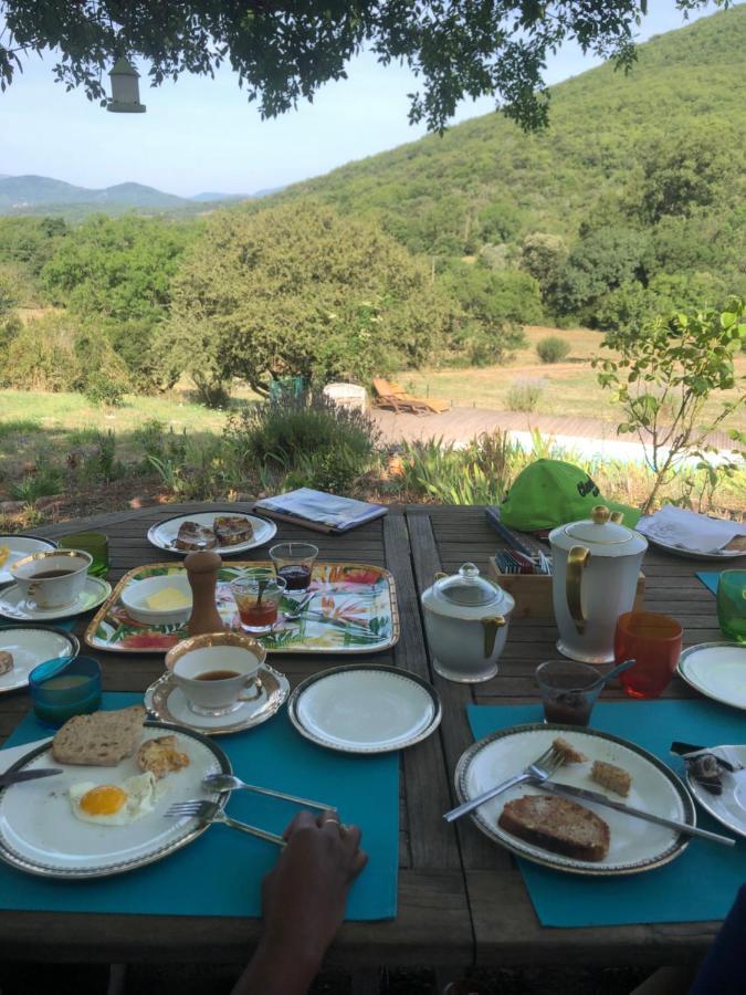 Bed and Breakfast Domaine De Montbarri La Tour-sur-Orb Esterno foto