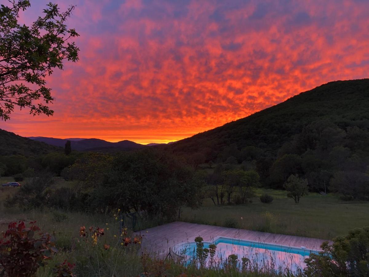 Bed and Breakfast Domaine De Montbarri La Tour-sur-Orb Esterno foto